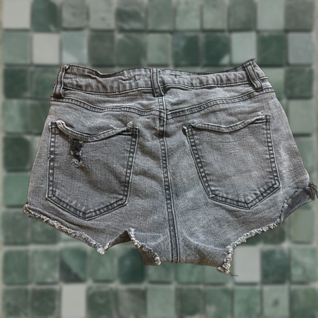 Silver Jeans Co. Silver Jeans Highway Jeans Jean Shorts Women’s Size 3/4 Black Cut Off Destroyed RN 51685 Denim 5-Pocket Western Cowgirl Regular Womens Size 26" / US 2 / IT 38 - 1 Thumbnail