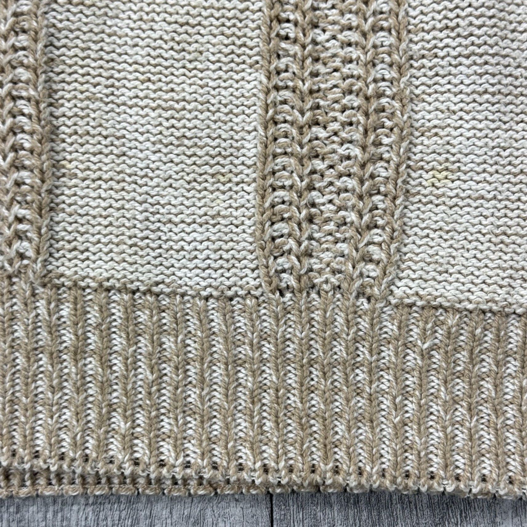 Vintage VTG OLD GLORY USA MADE V-NECK ABSTRACT TEXTURED KNIT TAN SWEATER GRANDPA SIZE L Shirt Mens Knit Pullover White Beige 90s USA Size US L / EU 52-54 / 3 - 6 Thumbnail