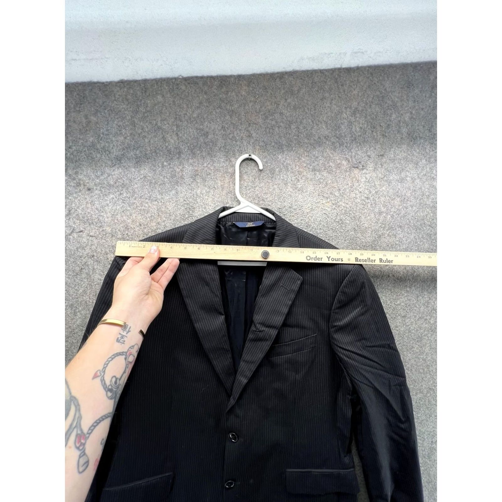 Brooks Brothers Brooks Brothers 346 Suit Jacket Mens Large 43R Black Gray Pinstripe Wool Stretch Notch Lapel Single-Breasted 2-Button Formal Business Shirt/Coat Size 42R - 5 Thumbnail
