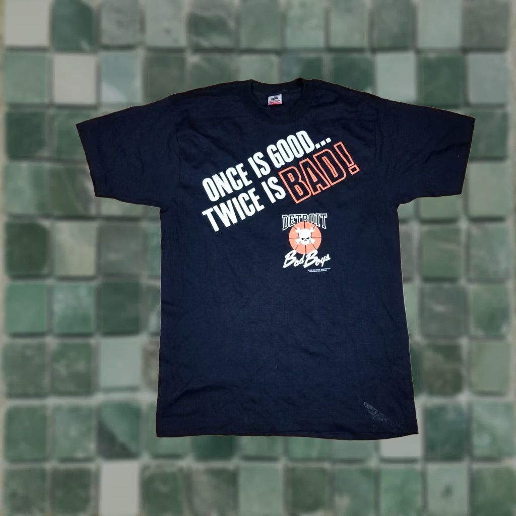 Vintage VINTAGE 1990 DETROIT PISTONS BAD BOYS FAN BLACK T-SHIRT SZ LARGE DETROIT PISTONS T-SHIRT Mens Large Black Vintage 1990s Basketball Fan Heat Retro USA Size US L / EU 52-54 / 3 - 1 Thumbnail