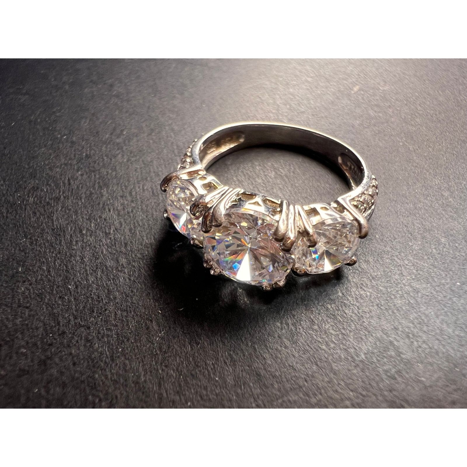 Other Vintage 3 stone CZ sterling silver ring size 7 Size ONE SIZE - 17 Thumbnail