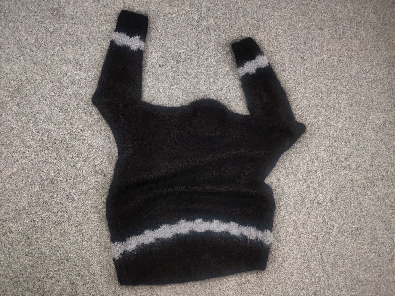 Vintage Vintage 90's Black Fuzzy Mohair Hand Knit Oversized Sweater Size M / US 6-8 / IT 42-44 - 10 Thumbnail