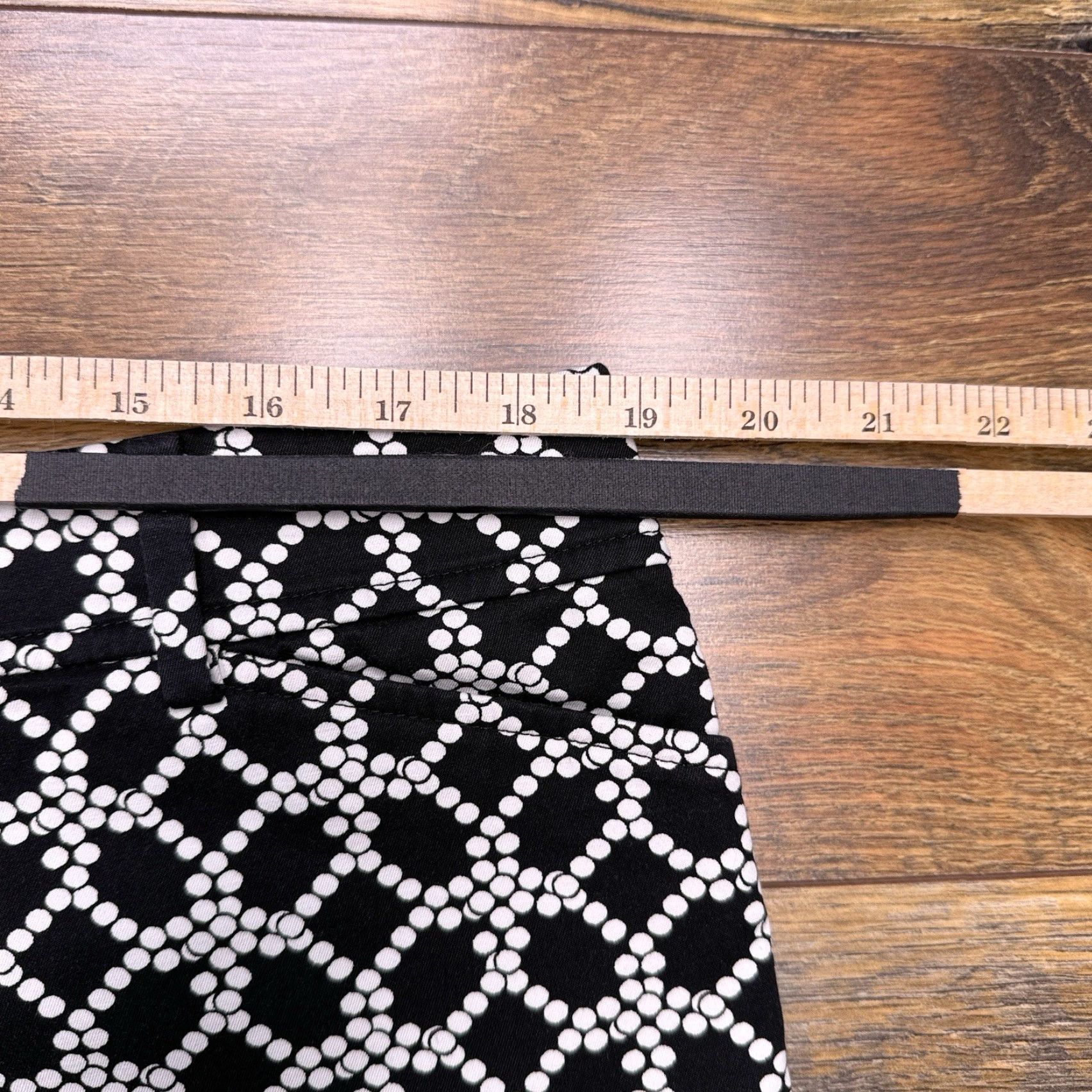 Talbots Talbots Shorts Womens 16 Black High Rise Stretch Chino Casual 6.5in Inseam Front Flat Front Geometric Pattern Cotton Spandex Regular Size 38" / US 16 / IT 52 - 7 Thumbnail