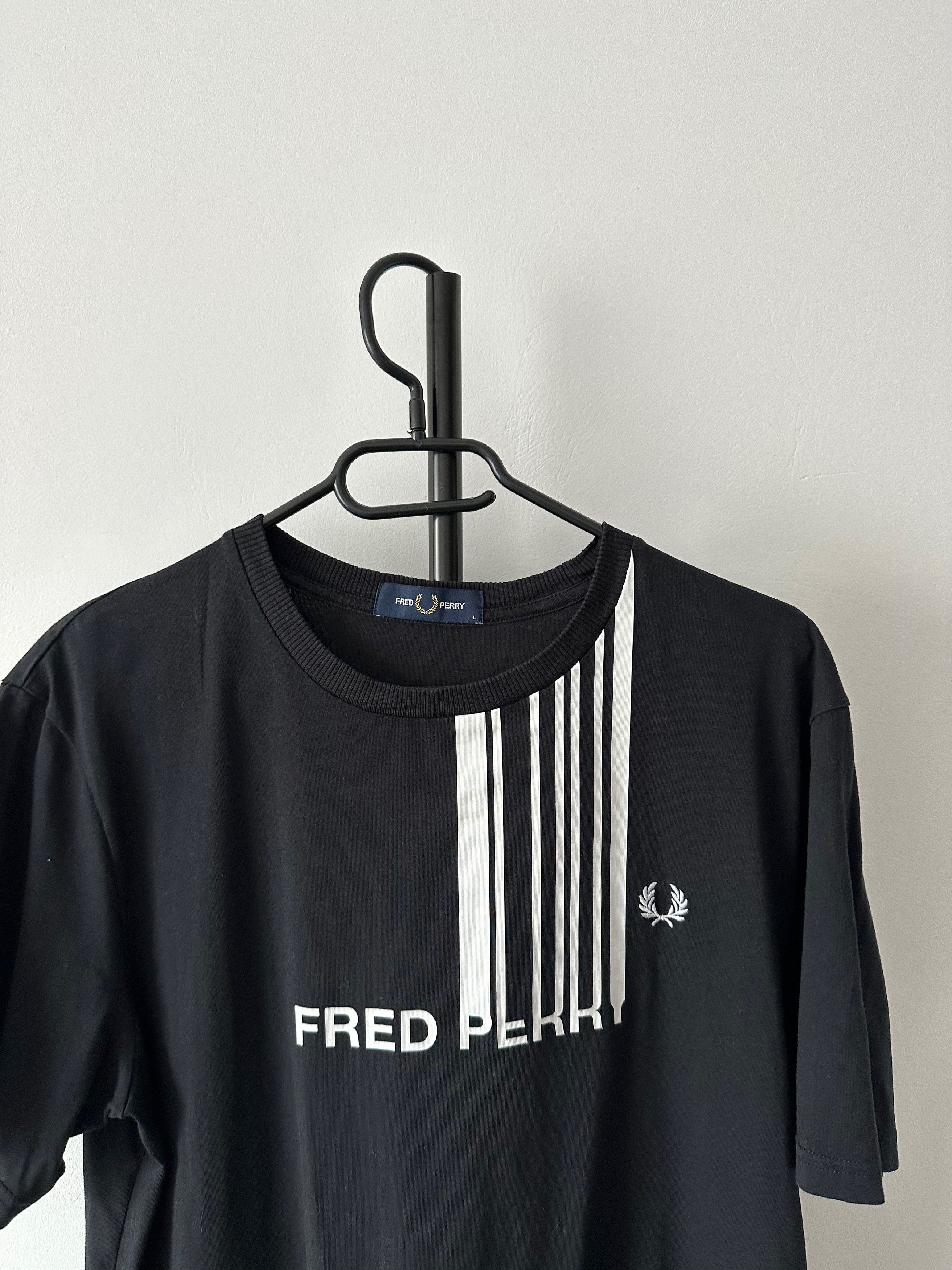 Fred Perry Fred Perry crew neck t-shirt big logo black Size US L / EU 52-54 / 3 - 3 Thumbnail
