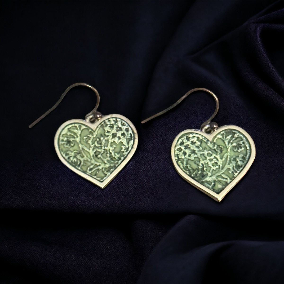 Other Gold and green dangle heart earrings Size ONE SIZE - 1 Thumbnail