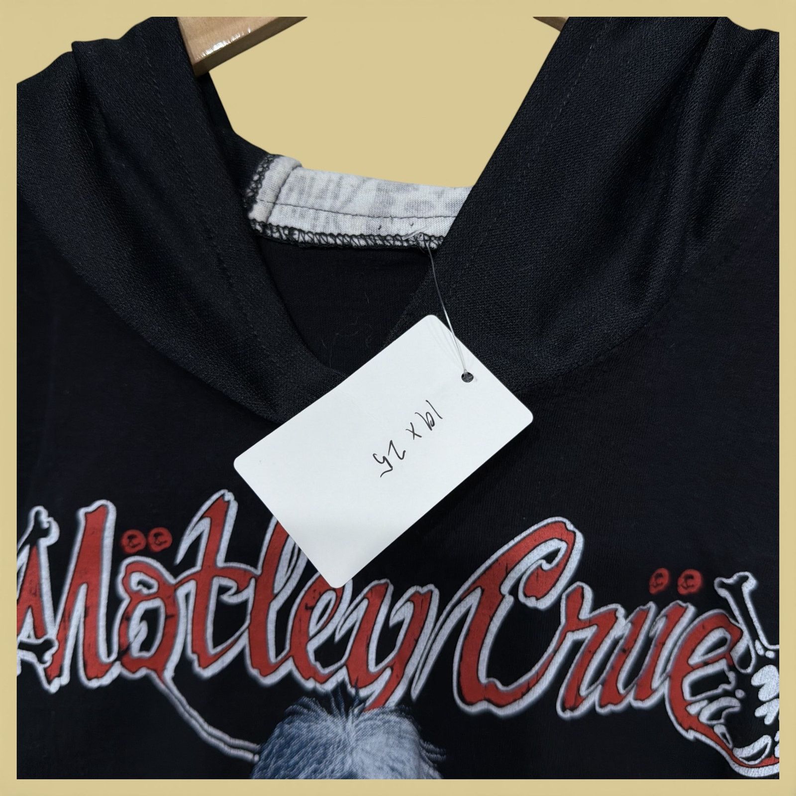 Vintage Vintage Motley Crue 2000s Hoodie T Shirt Size Medium Size US M / EU 48-50 / 2 - 3 Thumbnail
