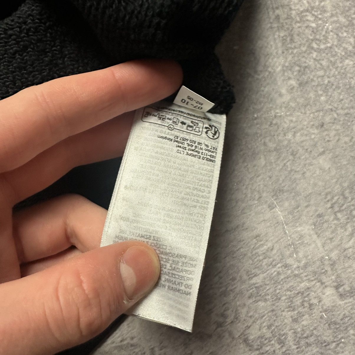 Kaws × Uniqlo rare uniqloxkaws sweatshirt Size US S / EU 44-46 / 1 - 5 Thumbnail