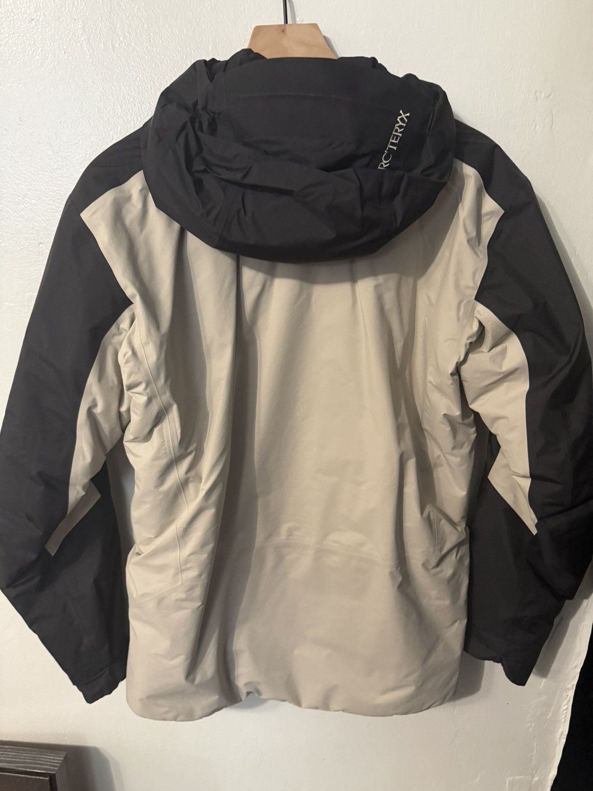 Arc'teryx Arc’teryx Beta Insulated Jacket — Two-Tone Black/Sand Size US S / EU 44-46 / 1 - 2 Thumbnail