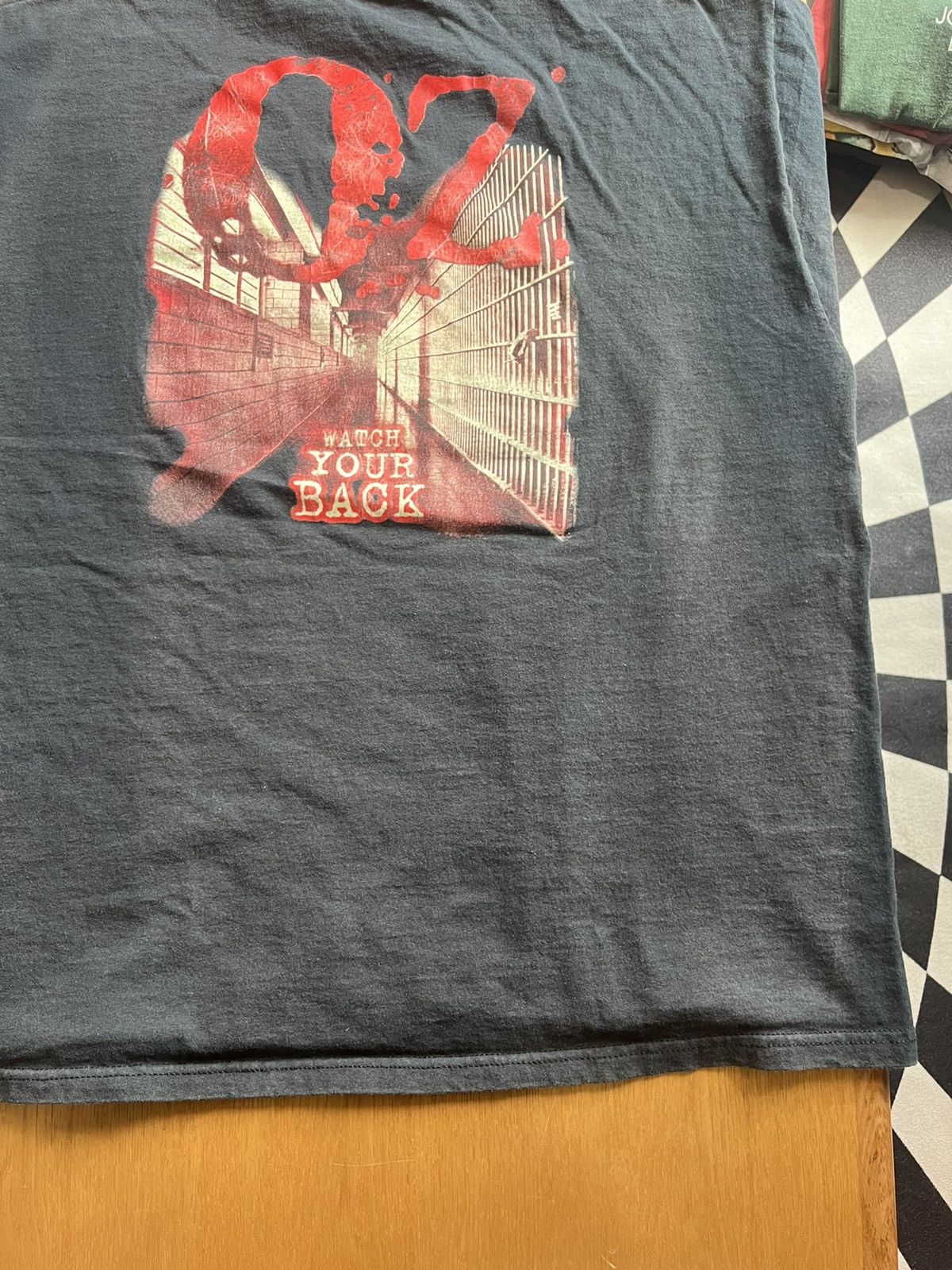 Vintage Vintage OZ Watch Your Back HBO Tv 1998’-2003’s Tshirt Size US XL / EU 56 / 4 - 11 Thumbnail