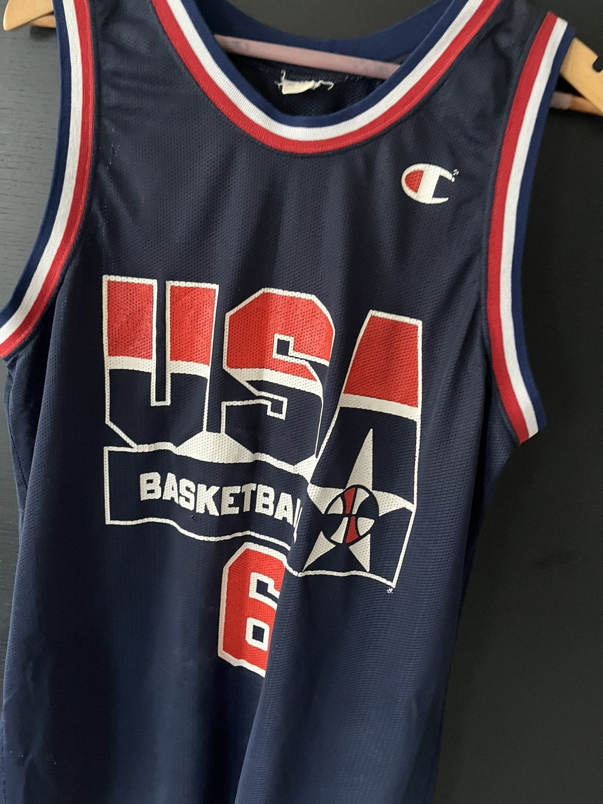 Champion vintage 90’ basketball ewing jersey