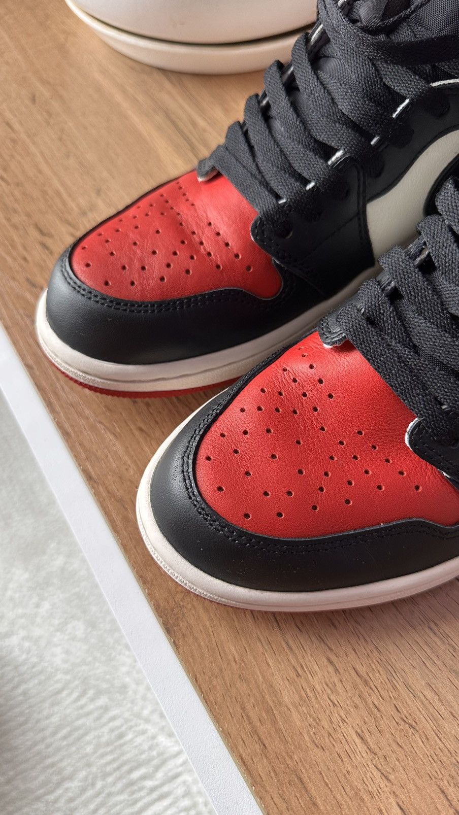 Jordan Brand × Nike Jordan 1 Retro High OG Bred Toe 2018 Size US 9 / EU 42 - 5 Thumbnail