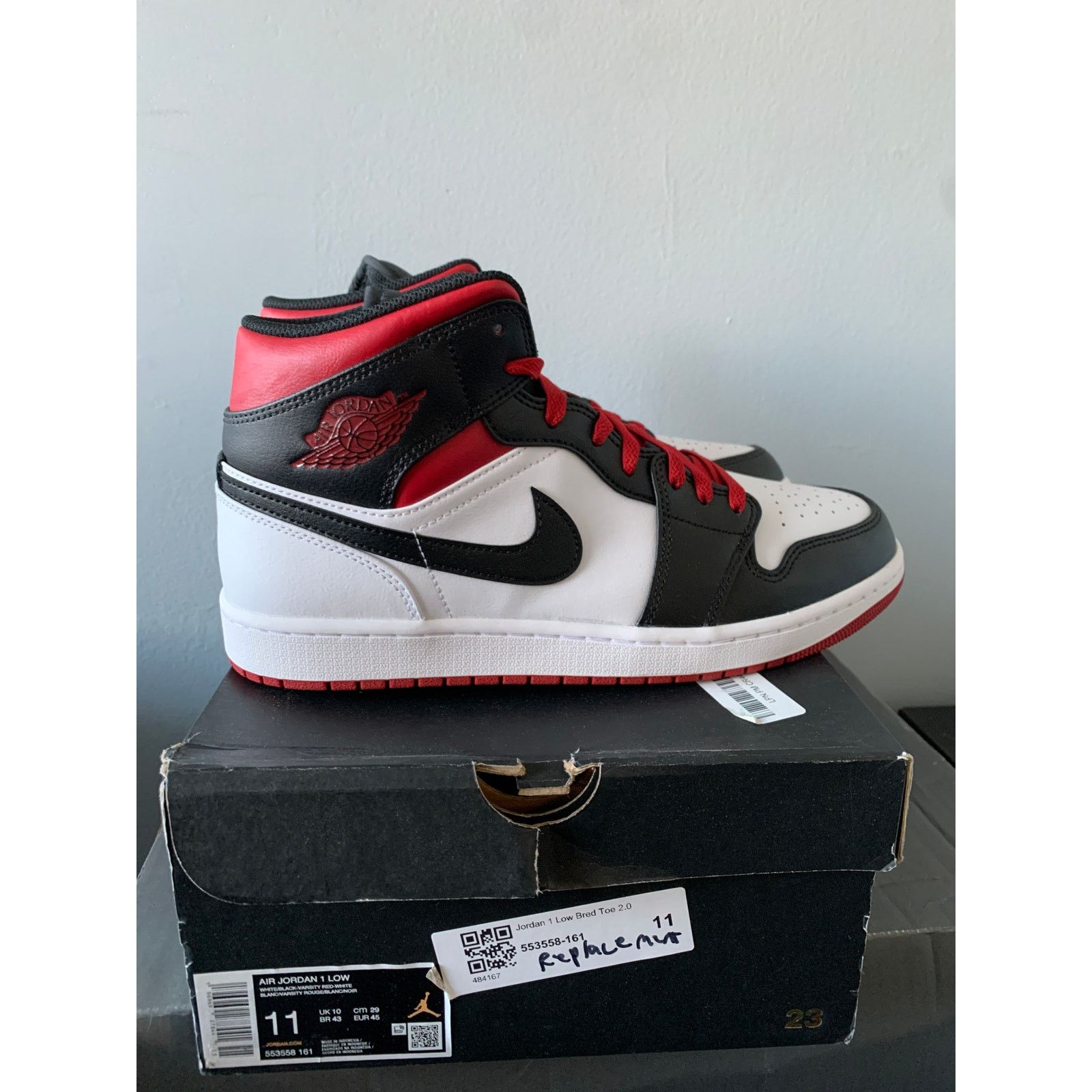 Nike Nike Air Jordan 1 Mid Gym Red Black Toe Size 11 SHIPS NOW Size US 11 / EU 44 - 1 Thumbnail