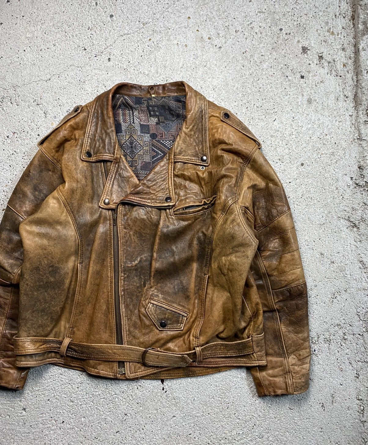 Vintage Vintage leather jacket bomber chevignon 90s USA distressed Size US XL / EU 56 / 4 - 3 Thumbnail
