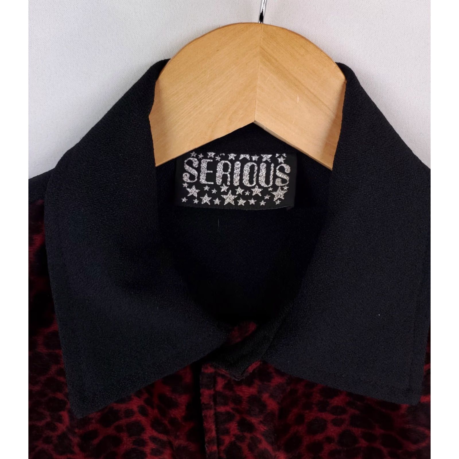 Velour VTG Serious LA Button Up Shirt Velour Cheetah Print Red Black Mens XL Short Sleeve Button Up Shirt Mens XL Black Cheetah 80s Size US XL / EU 56 / 4 - 3 Thumbnail
