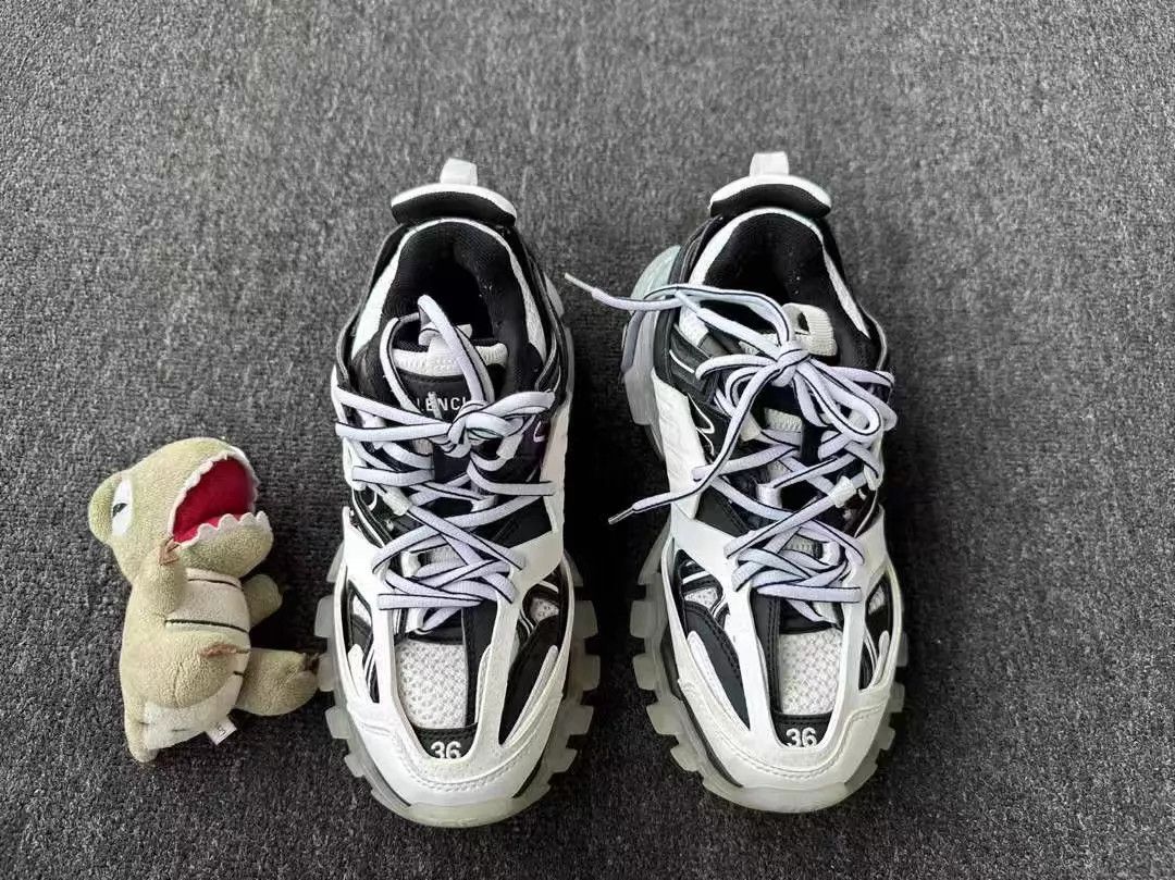 Balenciaga Balenciaga Track 36 Black White Panda Size US 5.5 / IT 35.5 - 5 Thumbnail