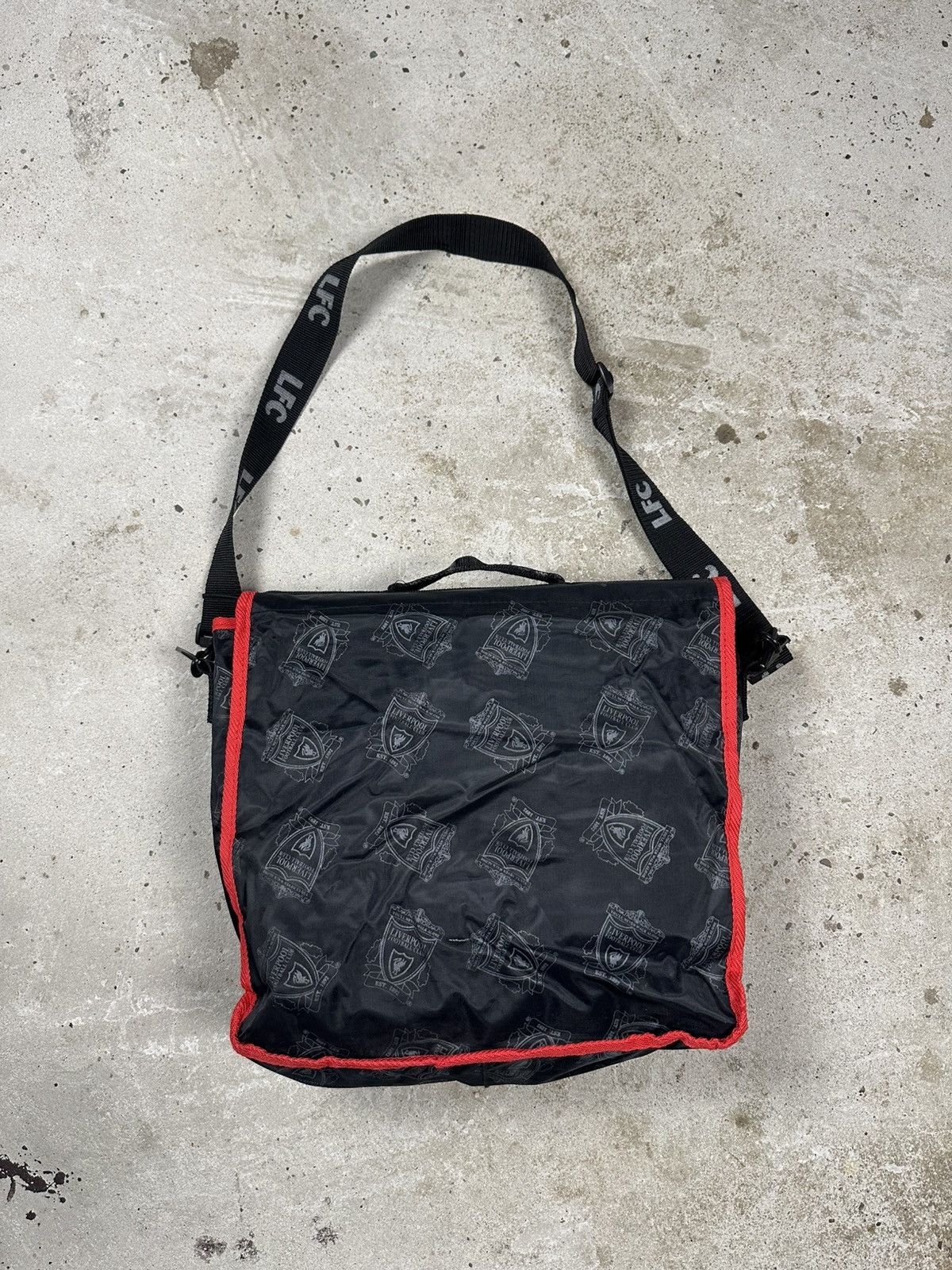 Vintage Vintage Y2K Liverpool Black Big Logo Messenger Bag Monogram Size ONE SIZE - 2 Thumbnail