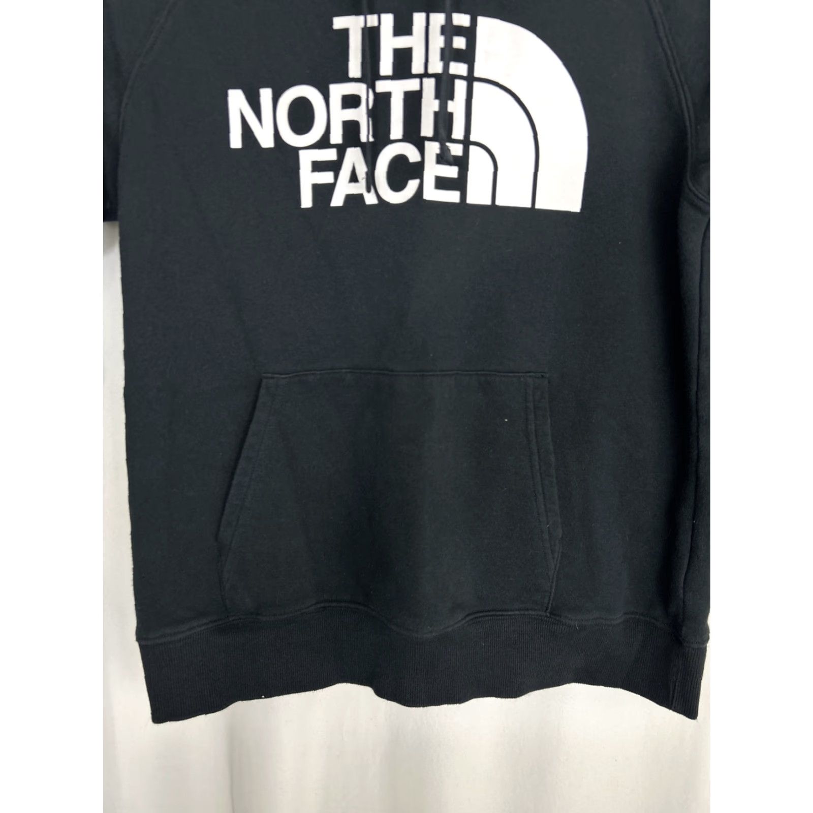 The North Face VINTAGE North Face Womens Medium Black White Spellout Pullover Hoodie Size M / US 6-8 / IT 42-44 - 5 Thumbnail