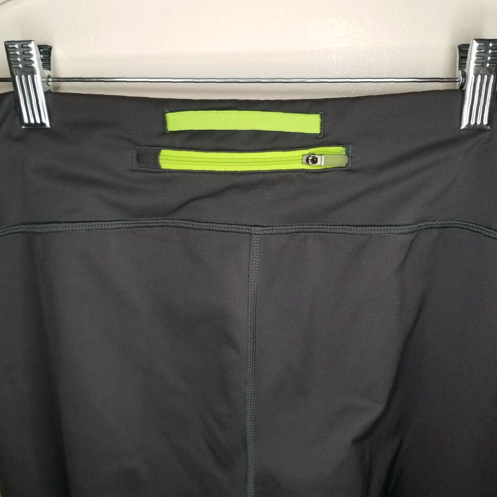 Under Armour UNDER ARMOUR Women’s Gray Green Yoga Pants Activewear M-XL Inseam 27" Waist 16" Size 32" / US 10 / IT 46 - 5 Thumbnail