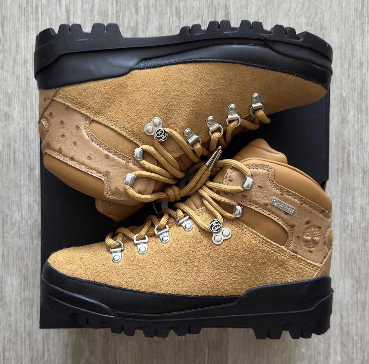 関税込 STUSSY × TIMBERLAND WORLD HIKER WHEAT & BLACK Timberland World Hiker Boot Stussy Wheat Men's - A5ZMK231 - US
