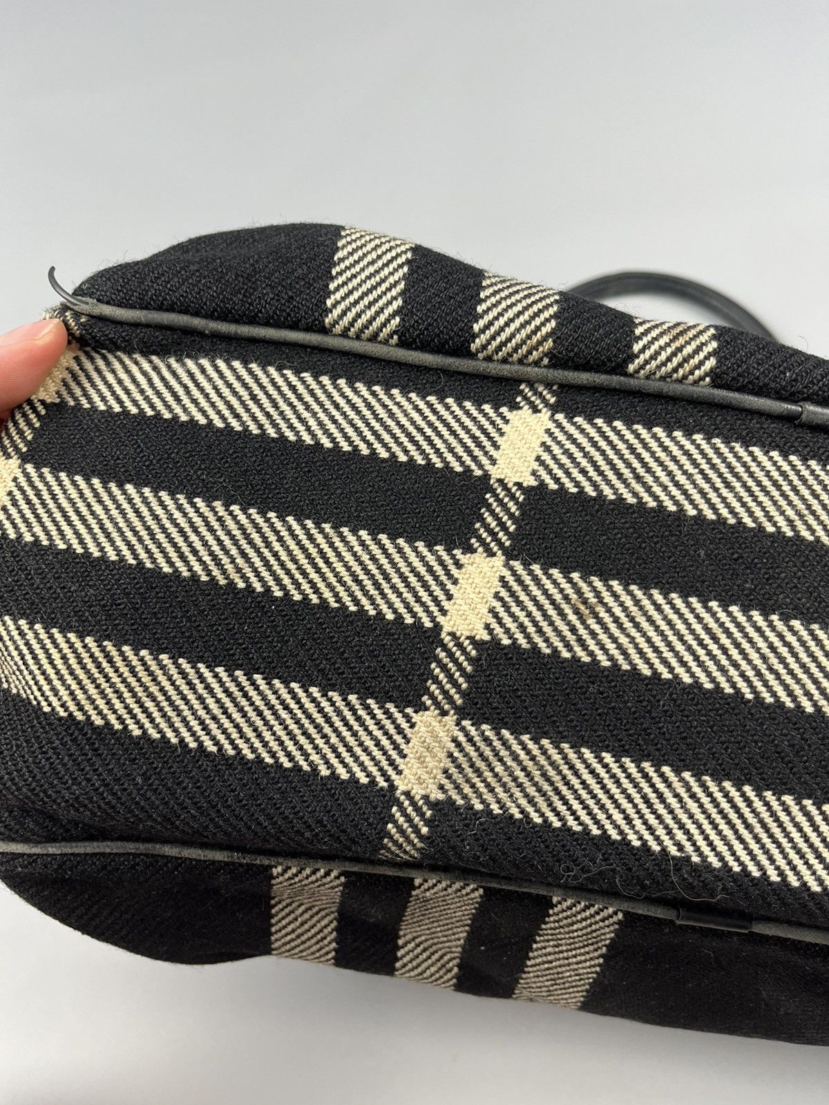 Burberry BURBERRY Vintage Nova Check Tweed Wool/Leather Tote Bag Size ONE SIZE - 22 Thumbnail