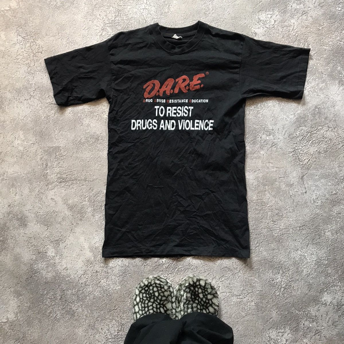 Vintage Vintage 90s D.A.R.E Graphic Tee Sun Faded Streetwear Boxy L Size US L / EU 52-54 / 3 - 1 Thumbnail