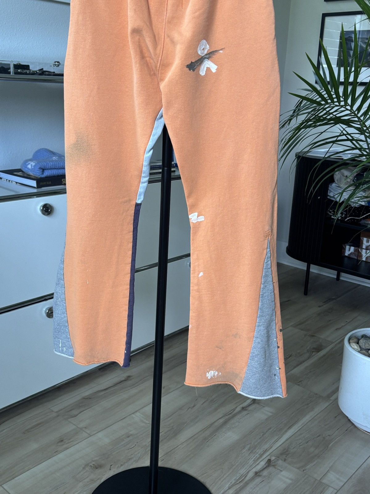 Gallery Dept. GALLERY DEPT ORANGE FLARE PAINTER SWEATPANTS Size US 30 / EU 46 - 7 Thumbnail