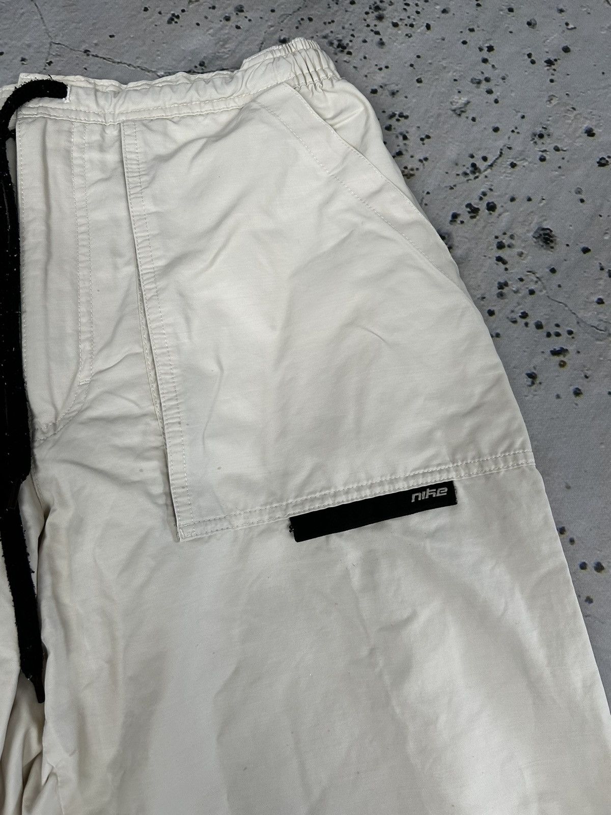 Nike Vintage Nike Y2K 00s Nylon Shorts Rap Streetwear Hype Size US 32 / EU 48 - 3 Thumbnail
