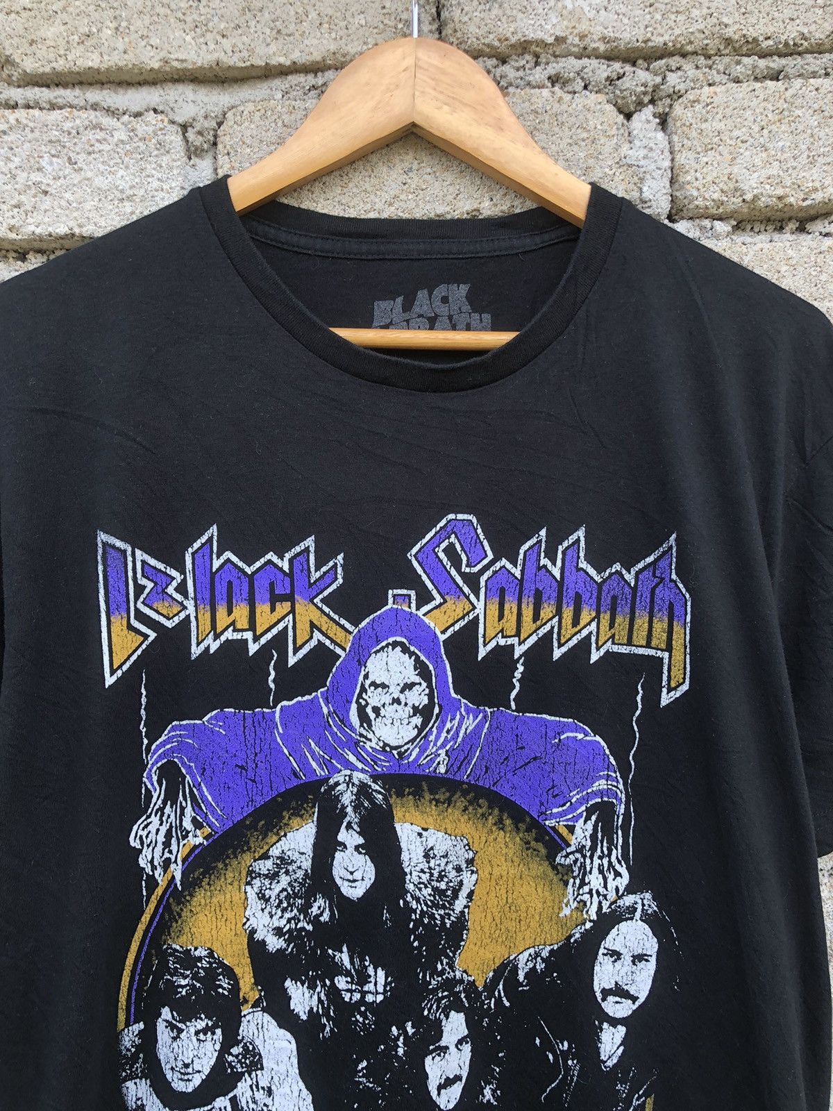 Band Tees Black Sabbath Merchandise Official Band Tshirt Size US L / EU 52-54 / 3 - 4 Thumbnail