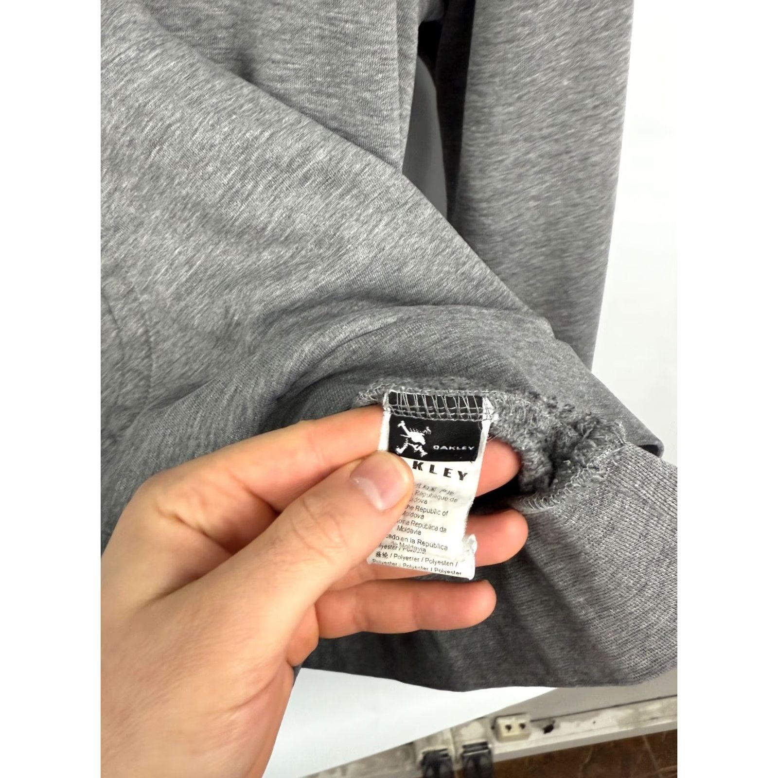 Oakley VINTAGE Oakley Outdoor Hoodie Men's L Gray Pullover Y2K Rare Retro Hype Shirt Size US L / EU 52-54 / 3 - 7 Thumbnail