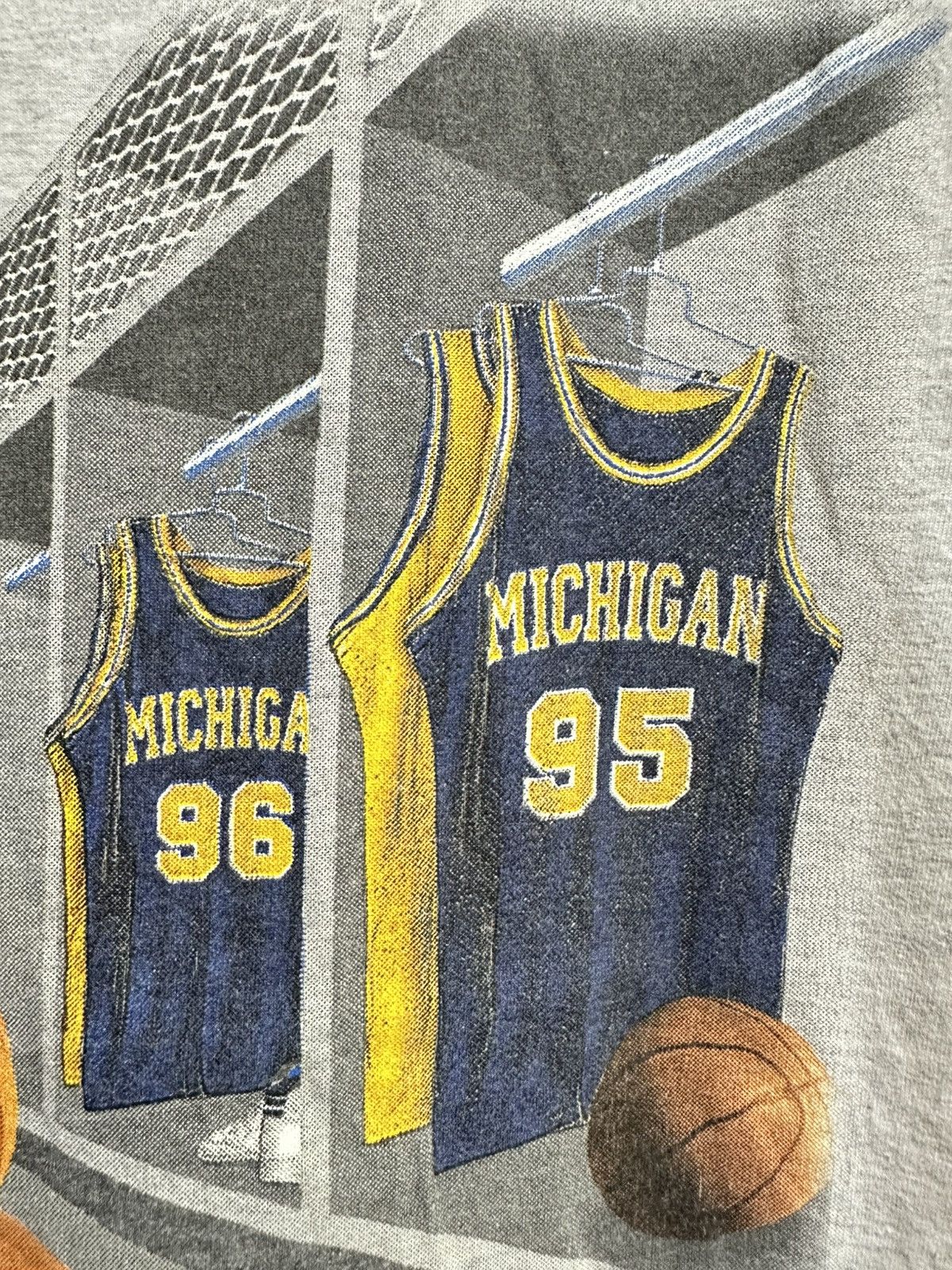 NBA × Vintage Vintage 90s Nba Michigan Wolverines Faded Tee Size US L / EU 52-54 / 3 - 4 Thumbnail