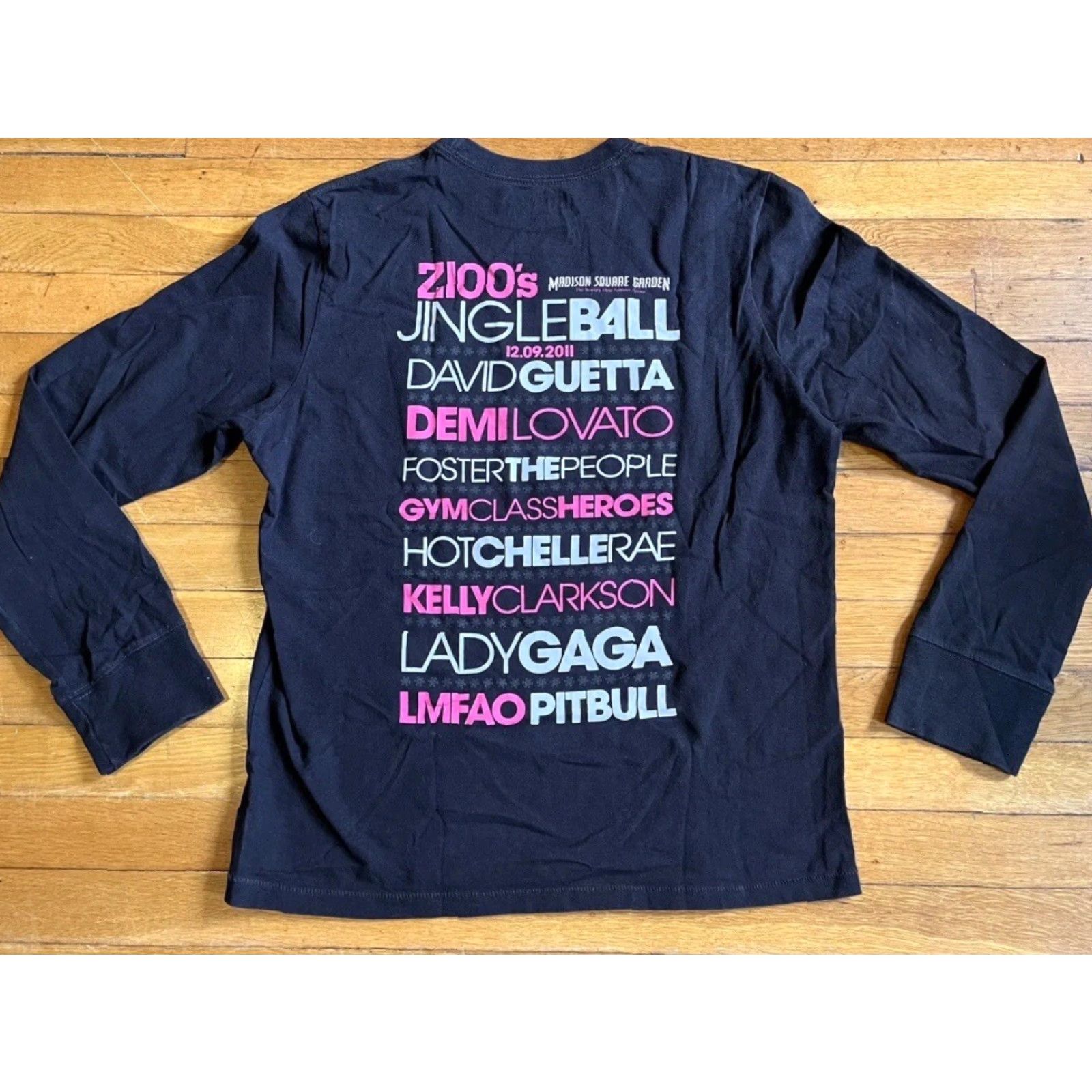 Aeropostale VINTAGE Aeropostale Z100 Jingle Ball 2011 Shirt Men’s Large L Black Pink Graphic Print Crew Neck Long Sleeve Logo Retro Music City Outdoor 90s Mens Size US L / EU 52-54 / 3 - 6 Thumbnail