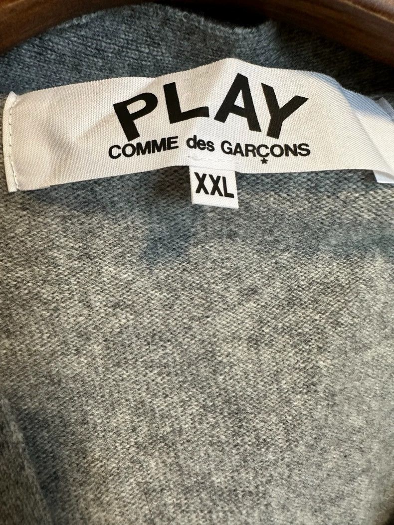 Comme des Garcons Comme Des Garcons Grey classic knitted black heart sweater Size US XXL / EU 58 / 5 - 2 Thumbnail