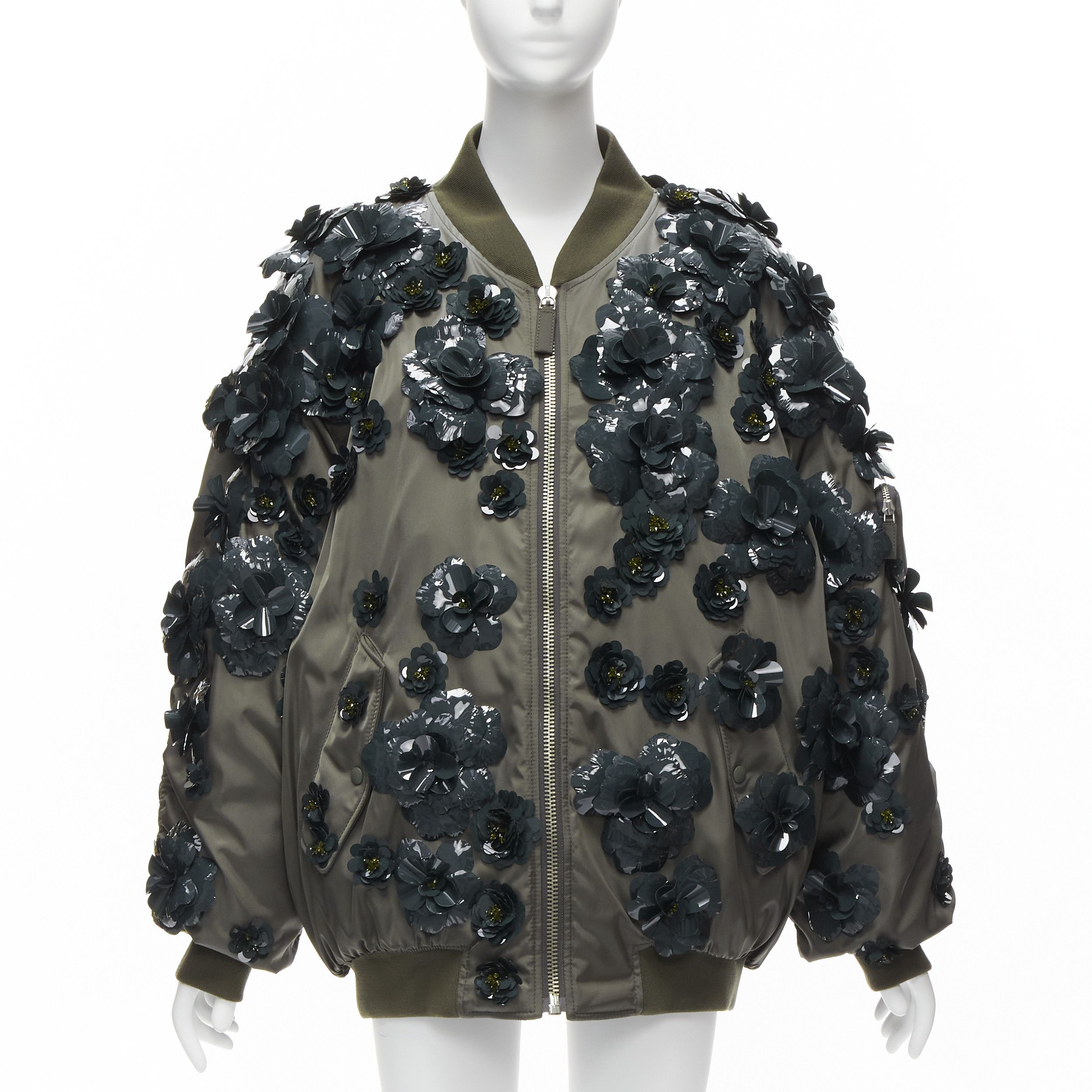 Prada new PRADA 2022 Runway Re-nylon green flower applique green oversized bomber jacket XS Size S / US 4 / IT 40 - 1 Thumbnail