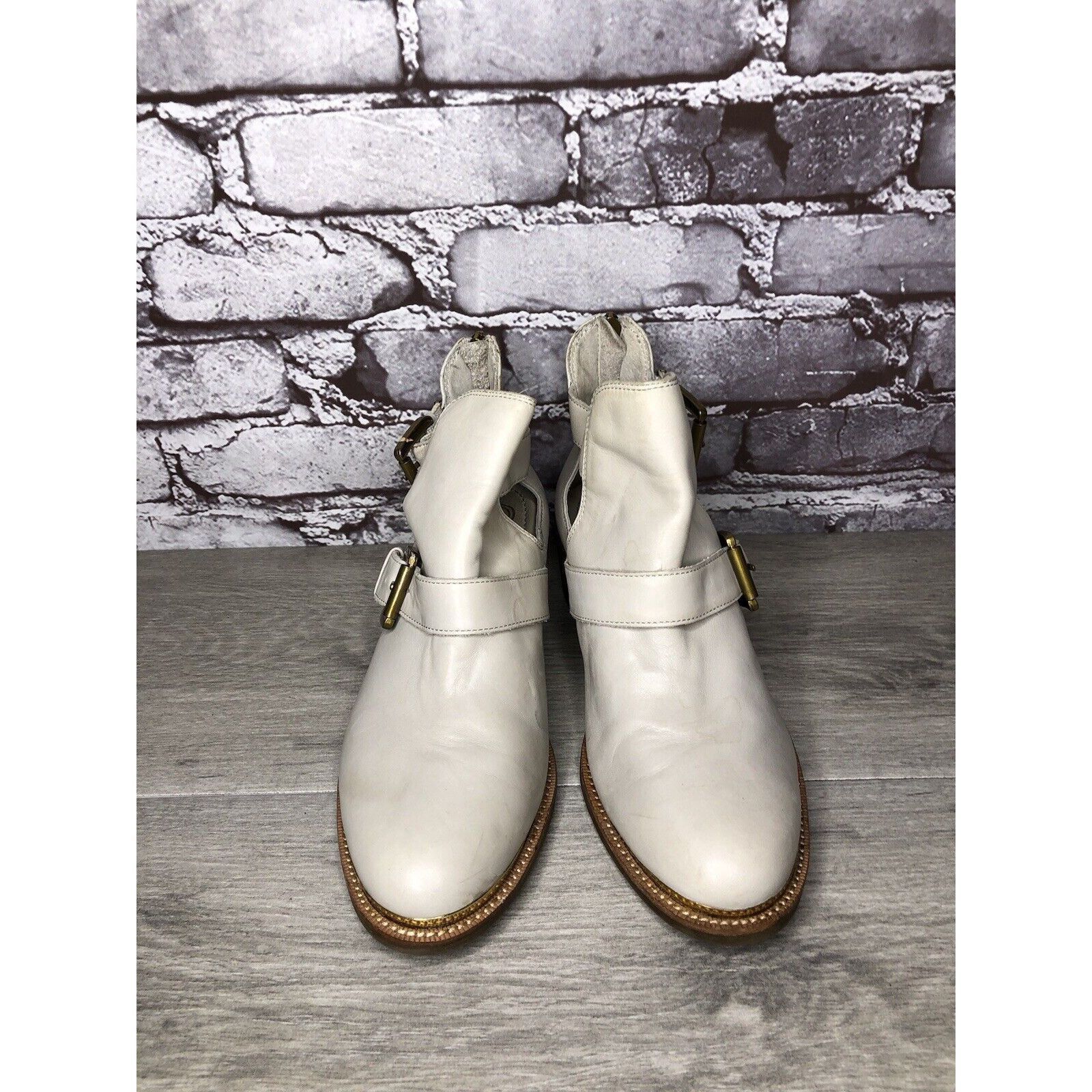 Elliott Elliot Lucca Ivory Leather Anthropologie Gold Buckle Heel Bo Size US 7 / IT 37 - 2 Thumbnail