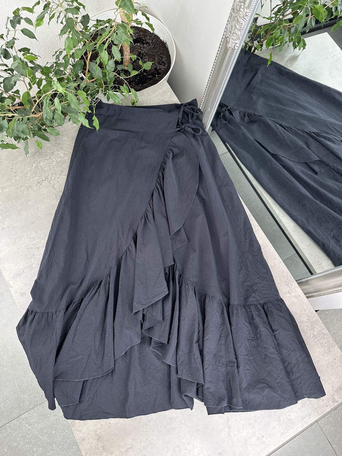 image of Avant Garde x Vintage Ruffled Maxi Skirt in Black, Women's (Size 26)