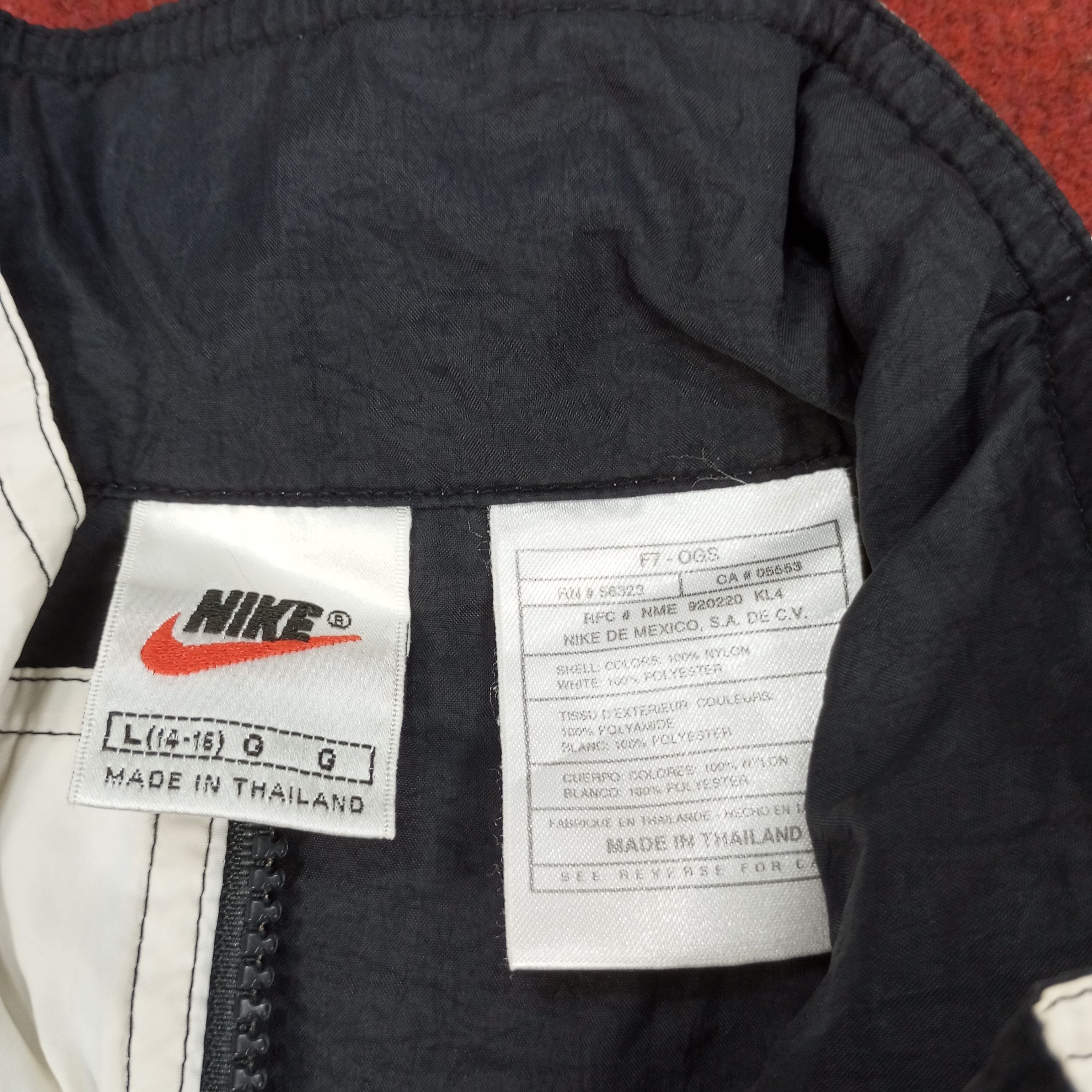 Nike × Vintage Nike Small Logo Design Sportswear Style Windbreaker Jacket Size US L / EU 52-54 / 3 - 5 Thumbnail