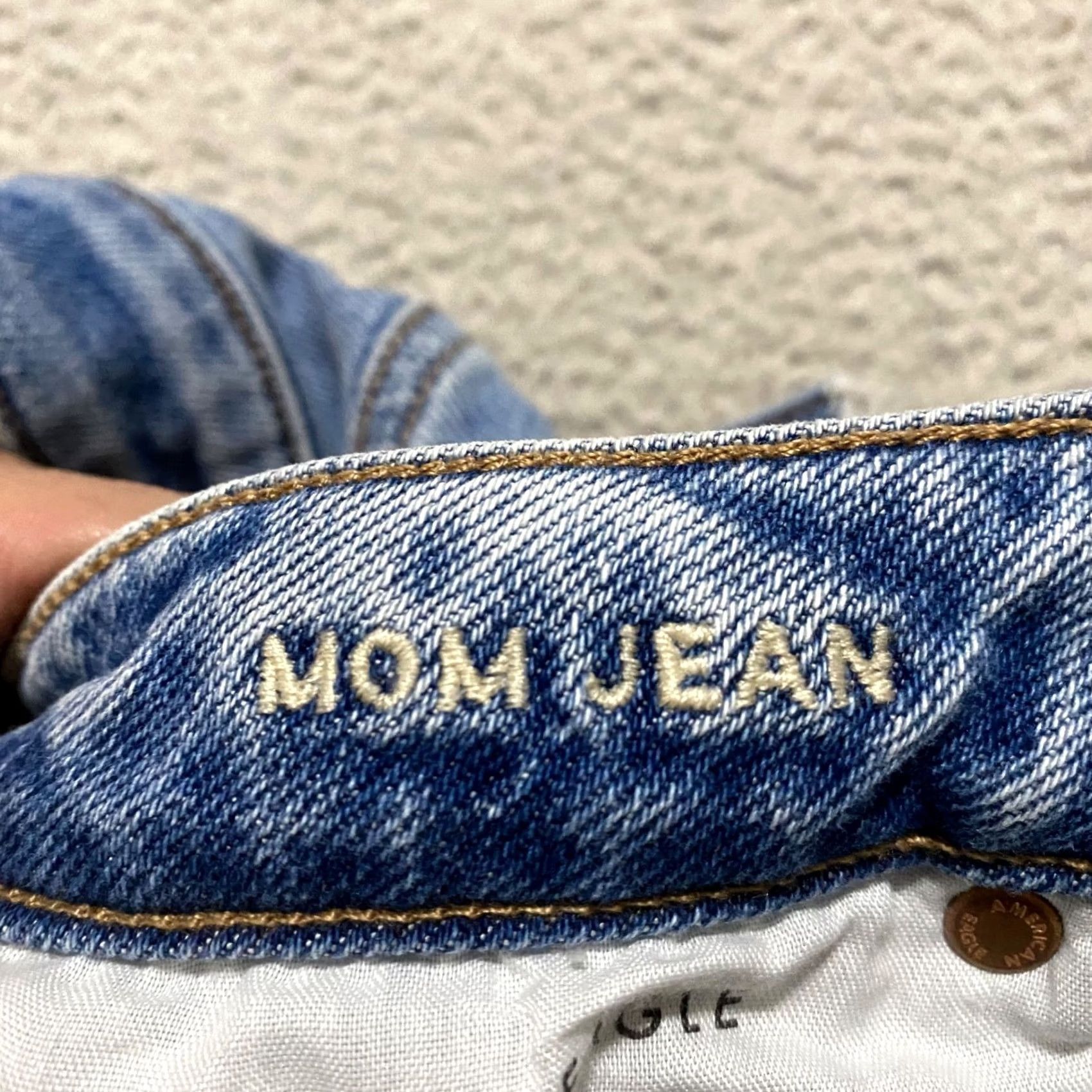 American Eagle Outfitters American Eagle Outfitters Mom Jeans Womens 6 Blue Denim Medium Wash Distressed High Rise 90s Women Jeans Size 28" / US 6 / IT 42 - 4 Thumbnail