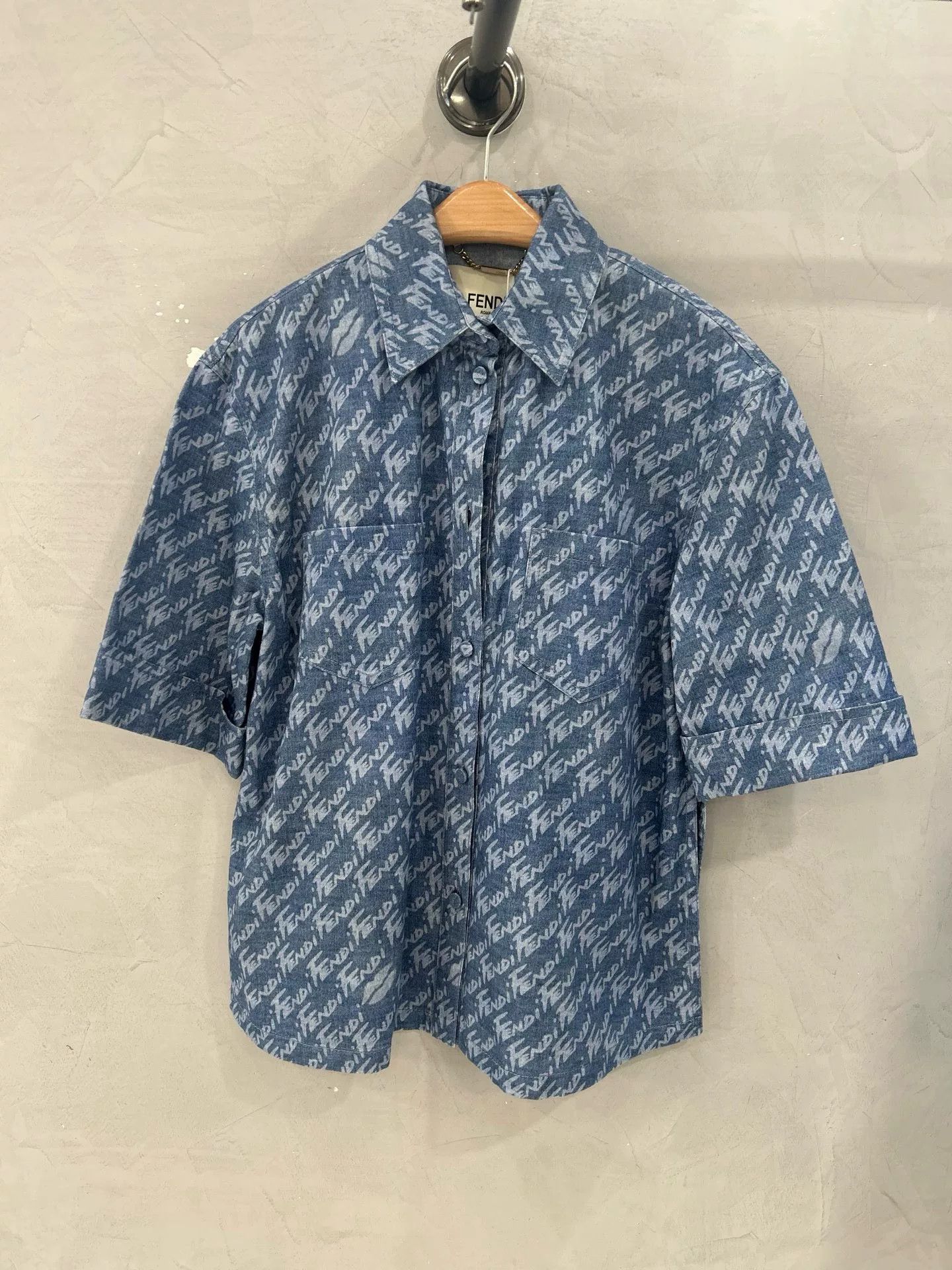 Fendi Fendi Logo Print Denim Short Sleeve Shirt Size US S / EU 44-46 / 1 - 1 Thumbnail