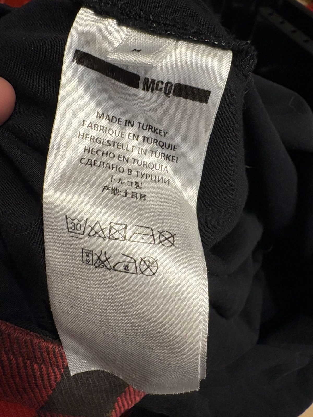 Alexander McQueen Alexander McQueen Swallow Tshirt Distressed Thrashed Grail Size US M / EU 48-50 / 2 - 11 Thumbnail