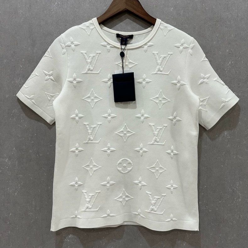 Louis Vuitton Louis Vuitton Embossed printed logo short sleeve 2505-Nexta Size US S / EU 44-46 / 1 - 1 Thumbnail