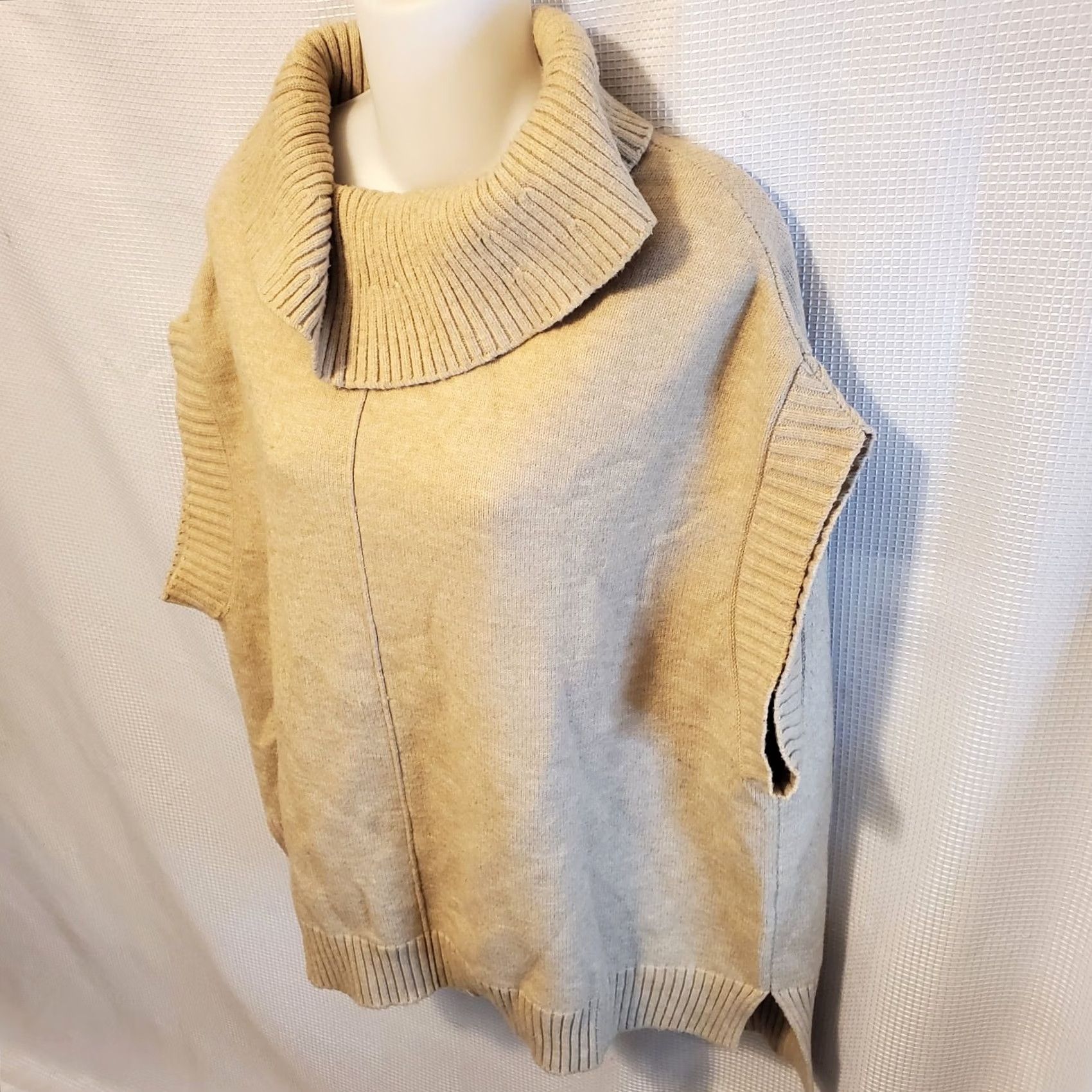 Anthropologie Anthropologie Sweater Womens S Beige Moth Sleeveless Oversized Turtleneck Chunky Size S / US 4 / IT 40 - 2 Thumbnail