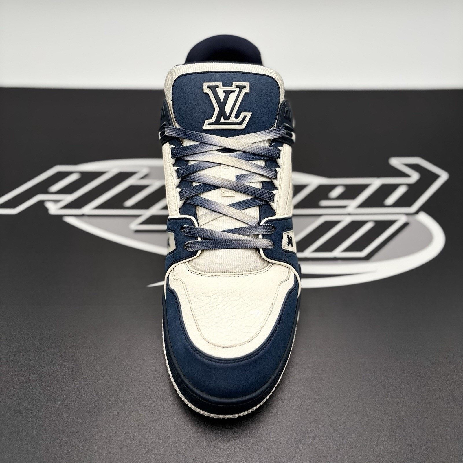 Louis Vuitton (11-11.5 US) Louis Vuitton Trainer ' White Navy '| GOOD COND Size US 11.5 / EU 44-45 - 14 Thumbnail