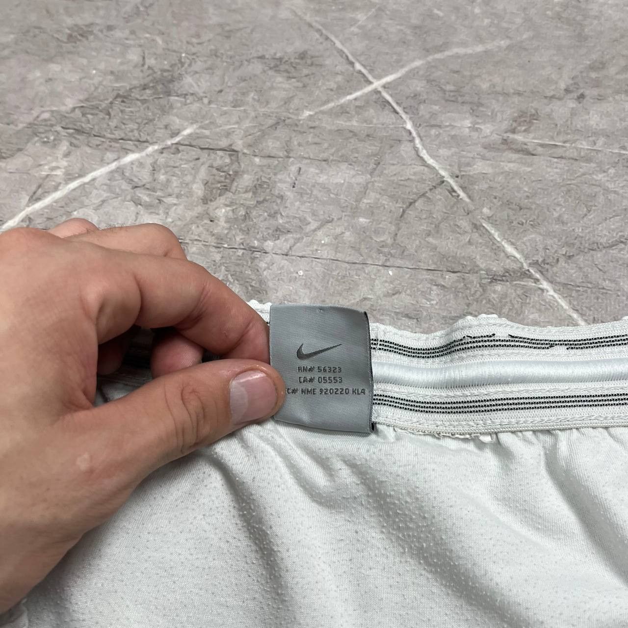 Nike Vintage 90s Nike White Mini Logo Mens Shorts Size L Size US 33 - 7 Thumbnail