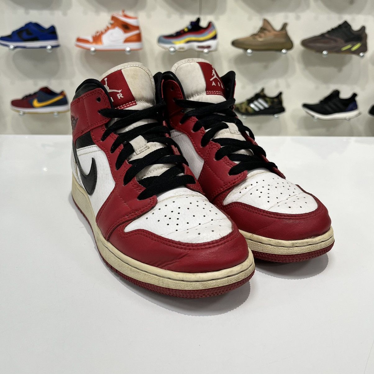 Nike Air Jordan 1 Mid Chicago (2020) (GS) Size US 5.5 / EU 38 - 8 Thumbnail