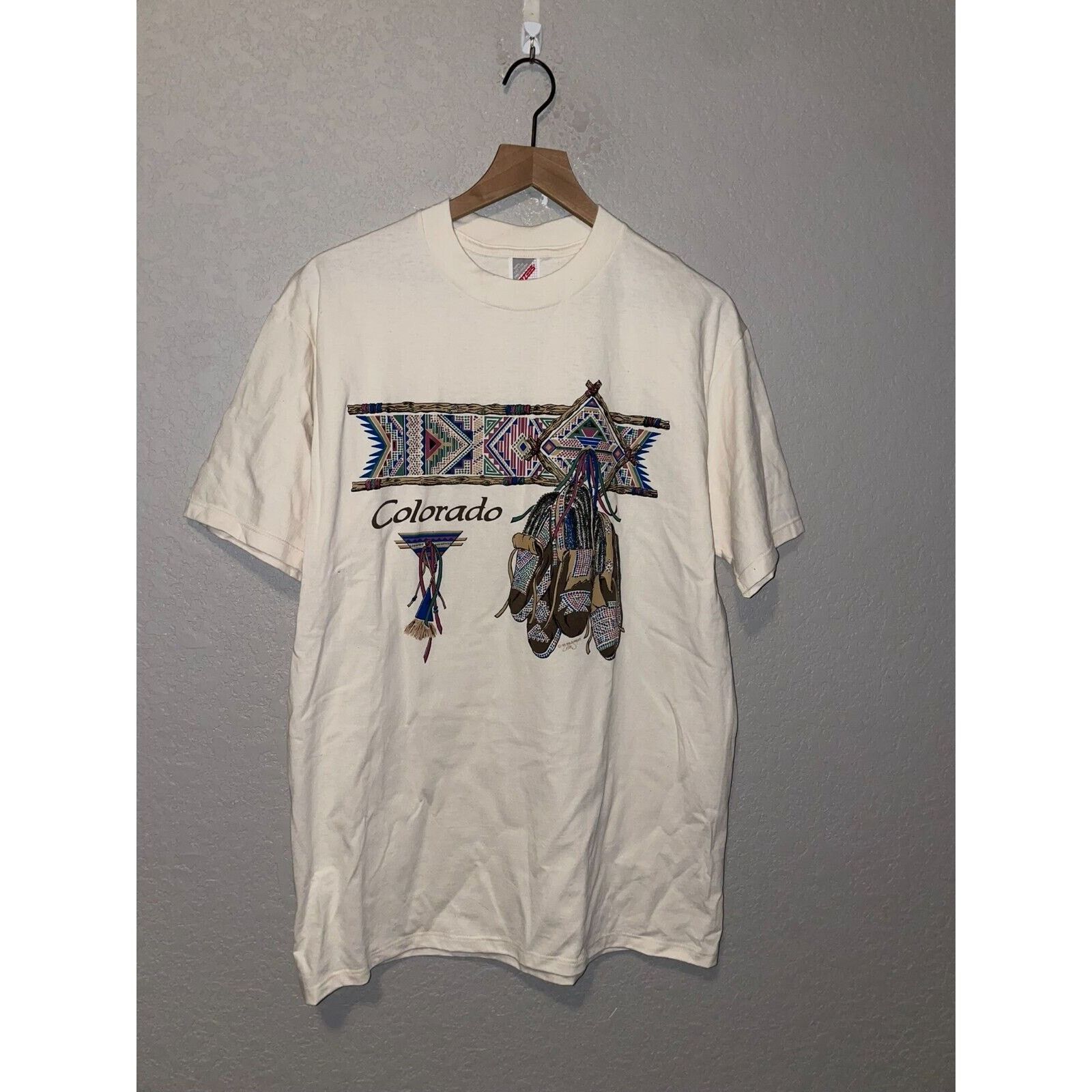 Jerzees 90s CO Colorado Native American Mocassin Shoes Art Shirt L Size US L / EU 52-54 / 3 - 1 Thumbnail