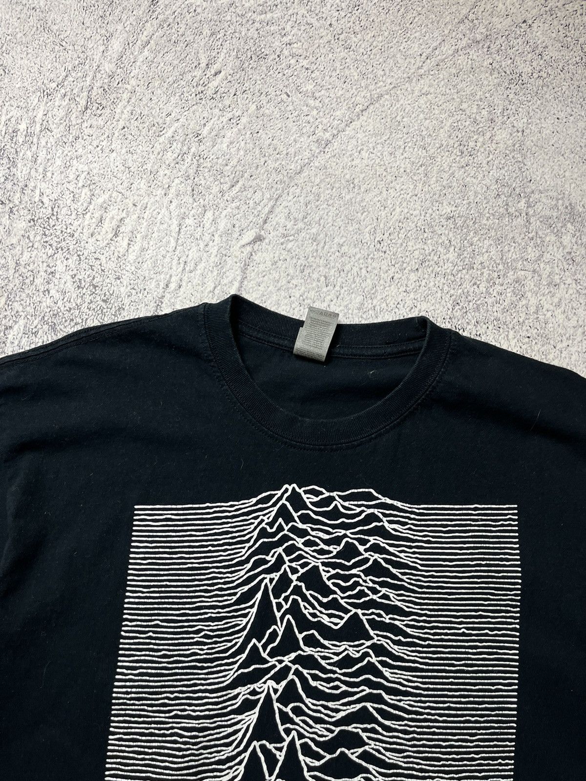Band Tees Vintage Joy Division Unkown Pleasures Graphic 2016 T-Shirt Size US L / EU 52-54 / 3 - 5 Thumbnail