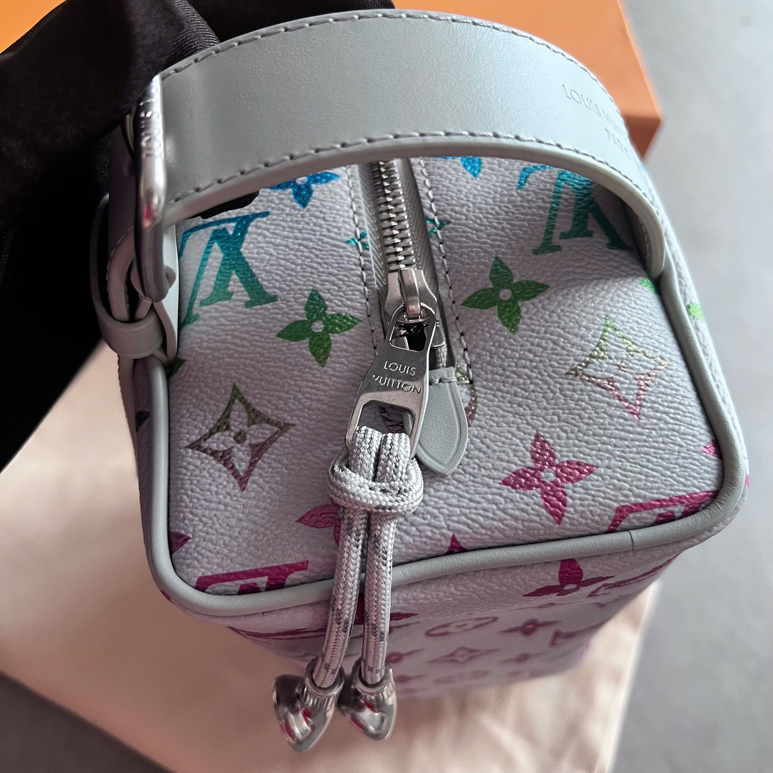 Louis Vuitton LOUIS VUITTON M14034 LOCKER DOPP KIT Size ONE SIZE - 10 Thumbnail