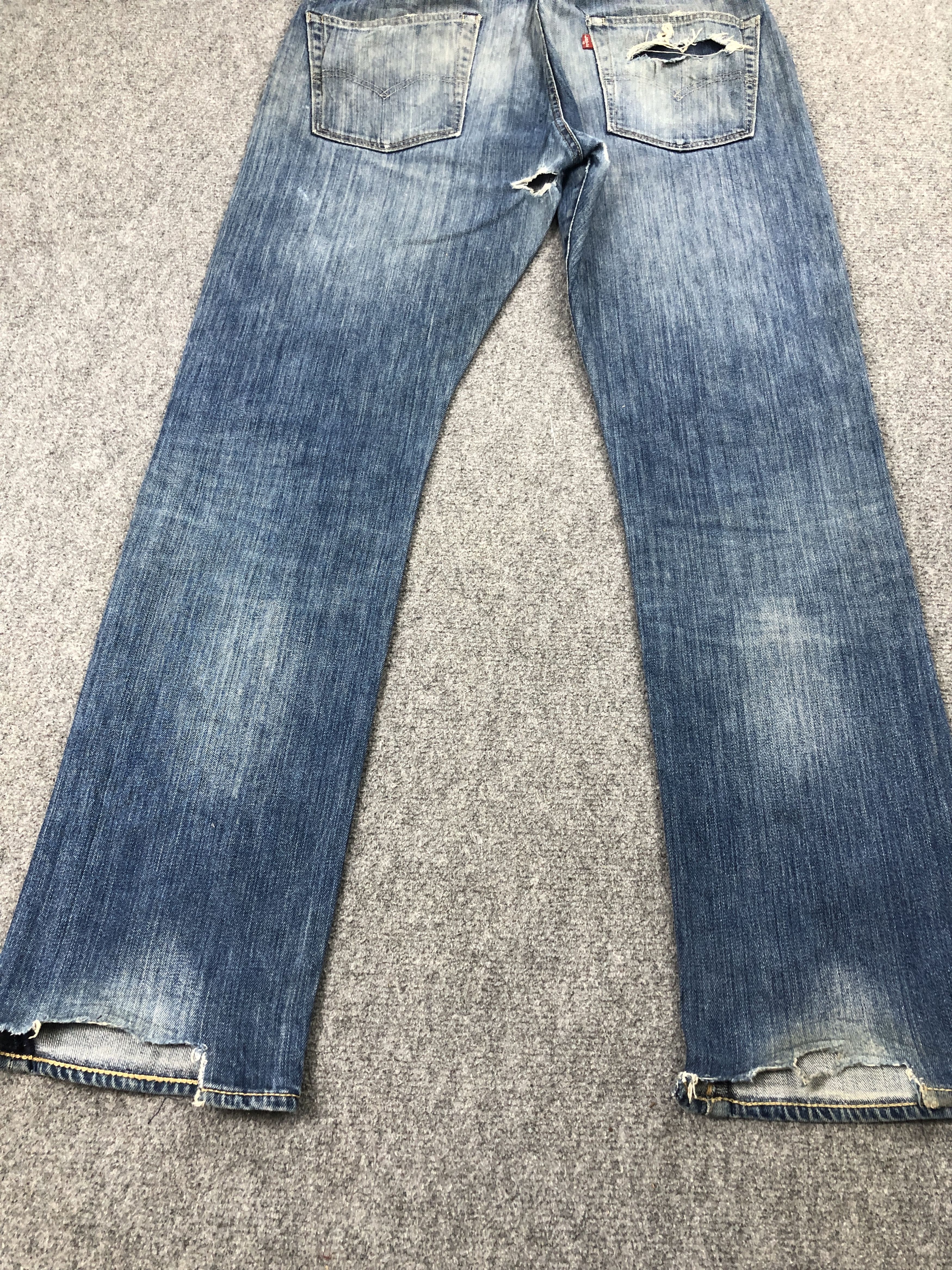 Levi's × Vintage Distressed Vintage Levi's 513 Faded Blue Jeans DP2248 Size US 33 - 19 Thumbnail