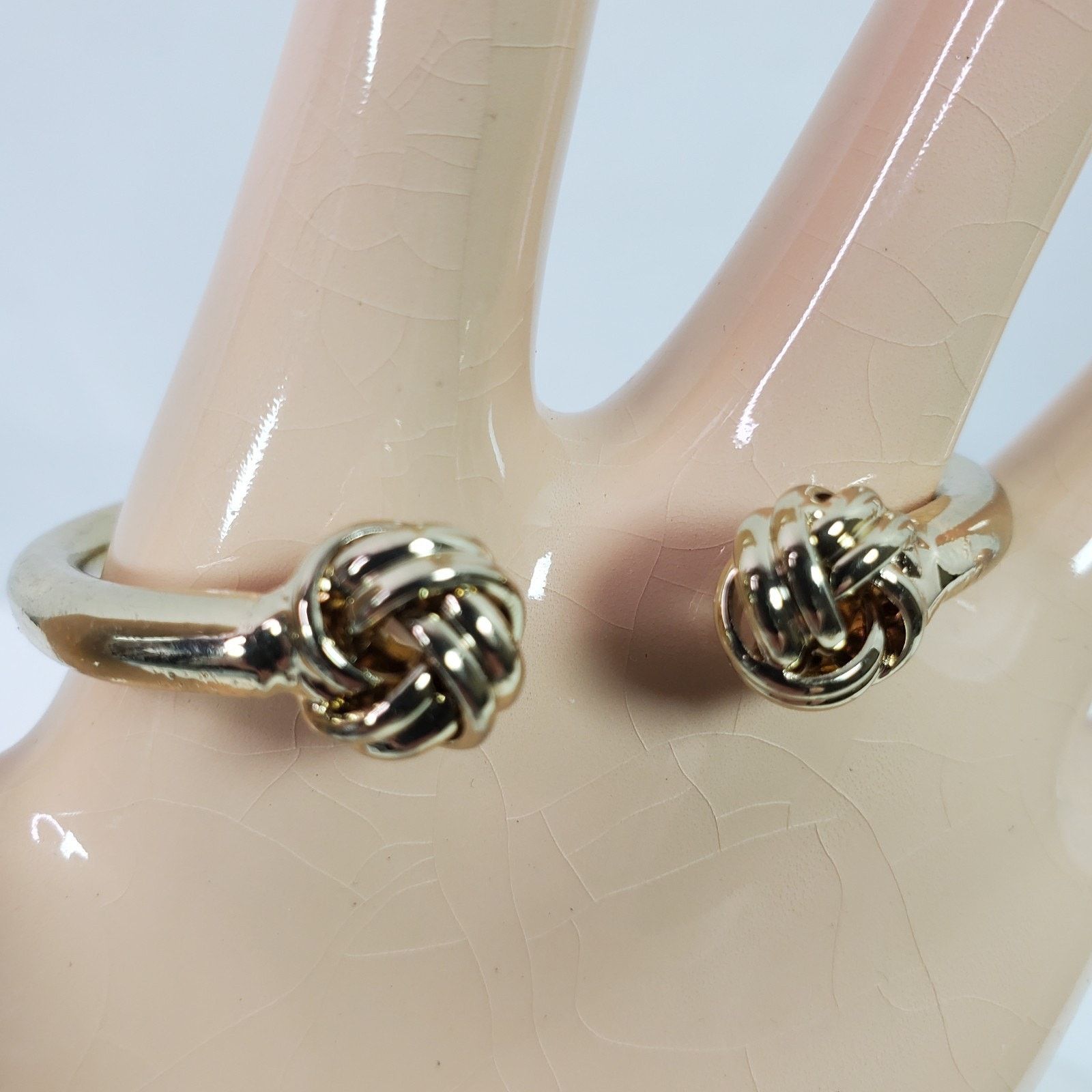 The Unbranded Brand Casual Career Cuff Bracelet Knot Ends Gold Tone NOS Size ONE SIZE - 2 Thumbnail