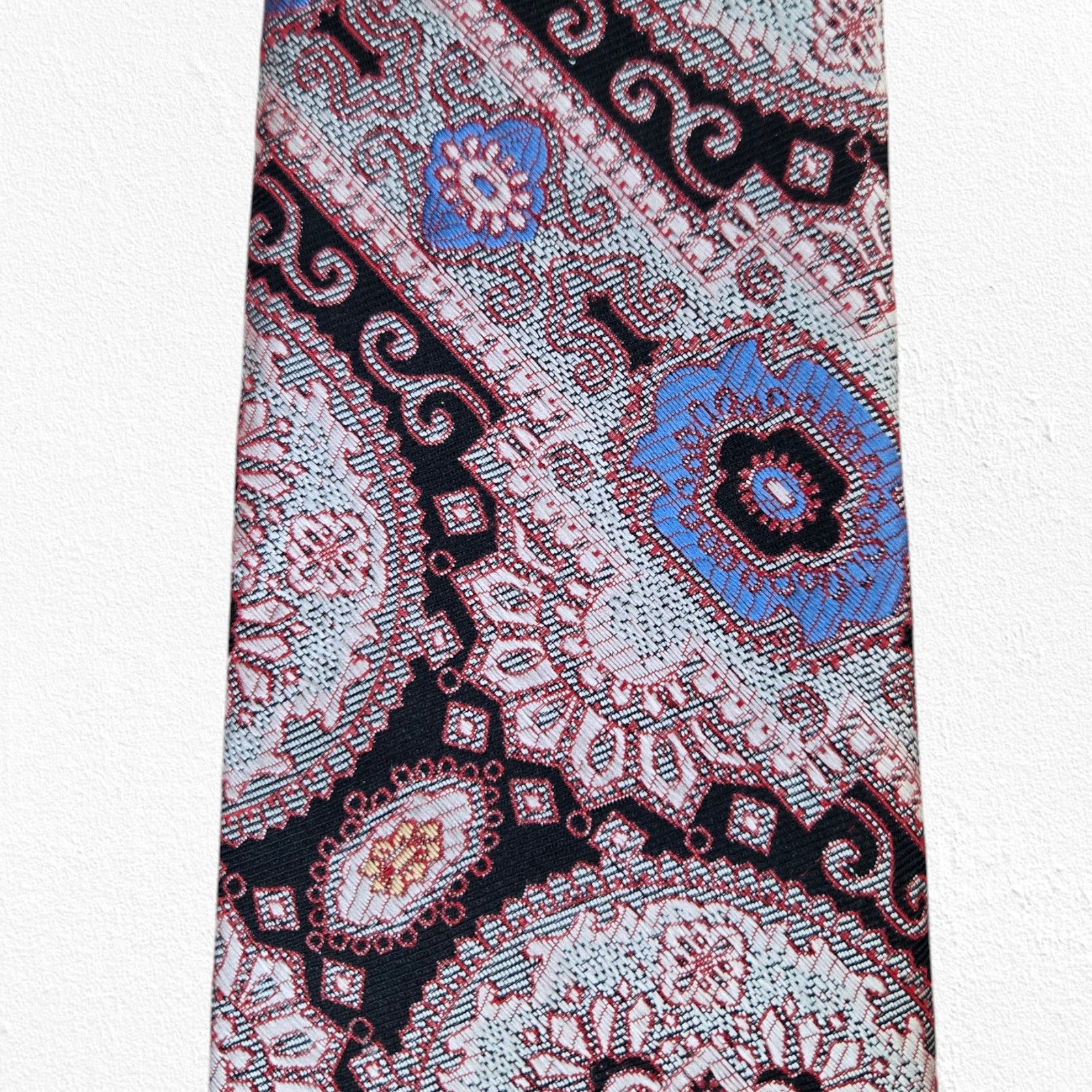 Vintage Vintage Black Red Medallion Neck Tie Size ONE SIZE - 3 Thumbnail